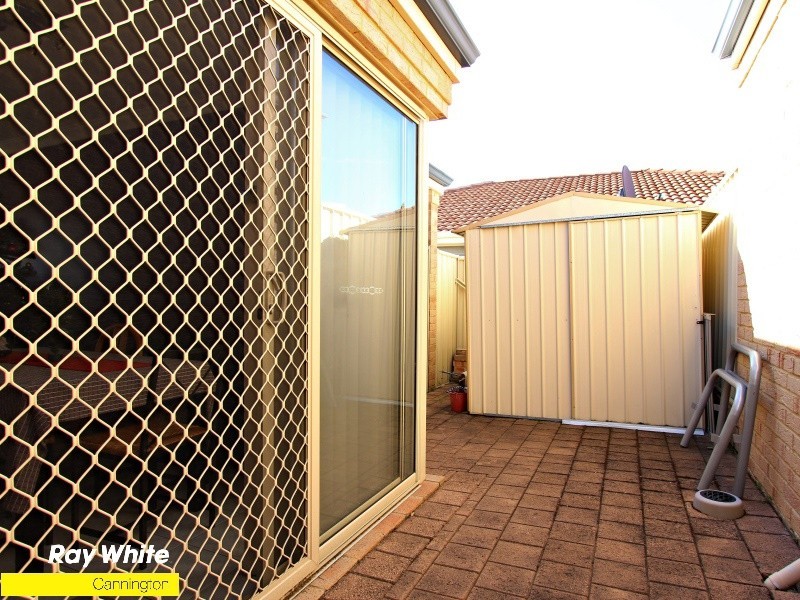 1/18 Hogarth St, Cannington WA 6107