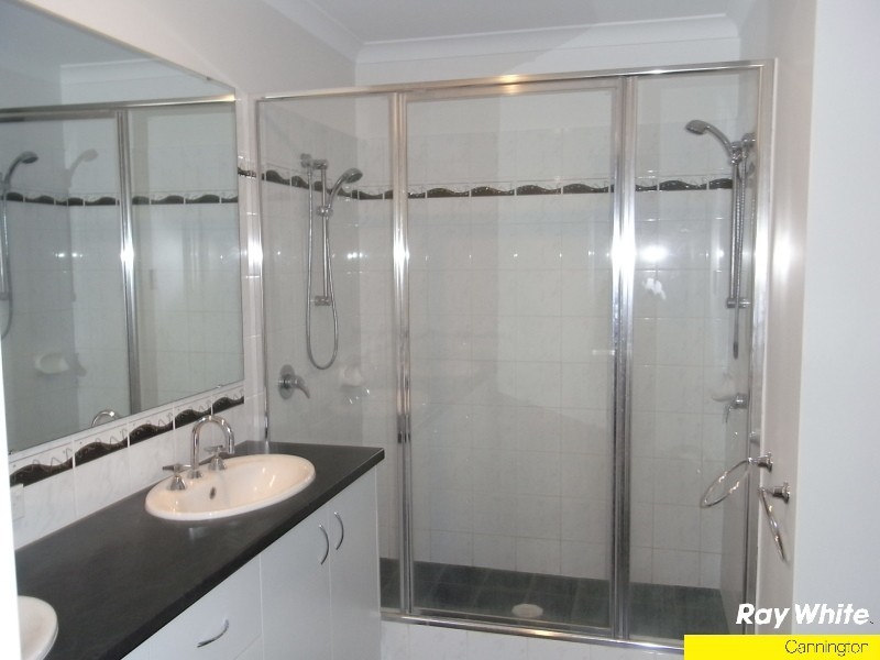 20 Trafalgar Place, Queens Park WA 6107