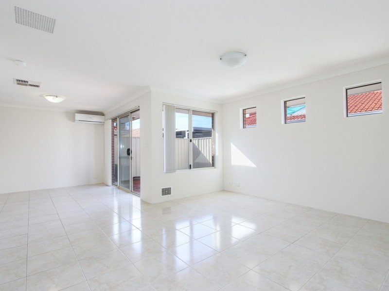 8/14 Renou Street, Queens Park WA 6107