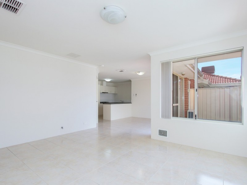 8/14 Renou Street, Queens Park WA 6107