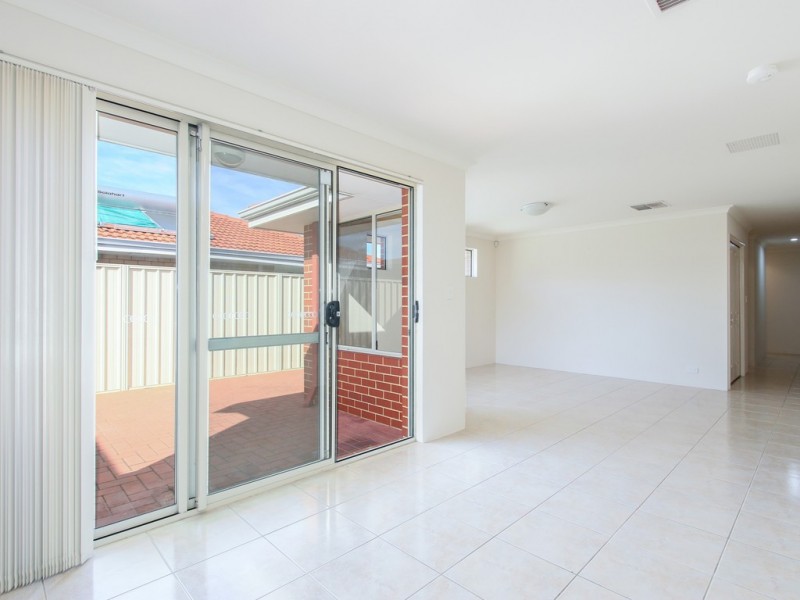 8/14 Renou Street, Queens Park WA 6107