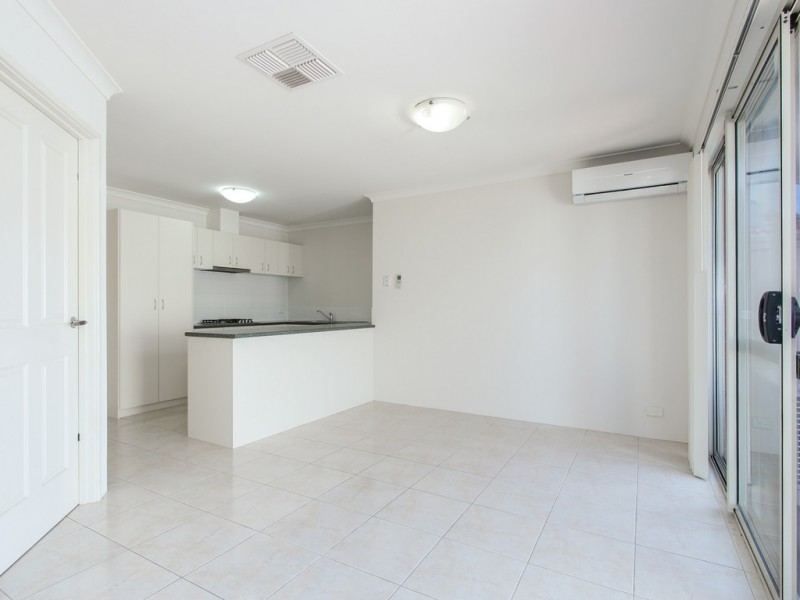 8/14 Renou Street, Queens Park WA 6107