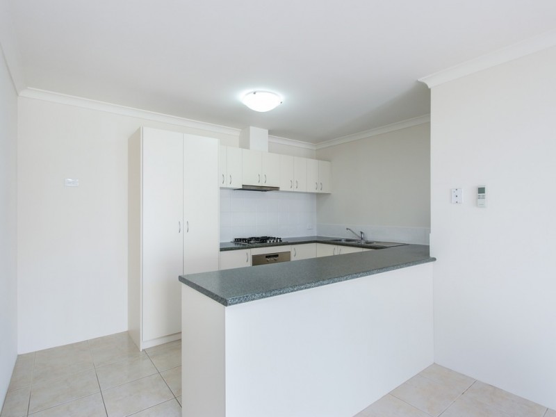 8/14 Renou Street, Queens Park WA 6107