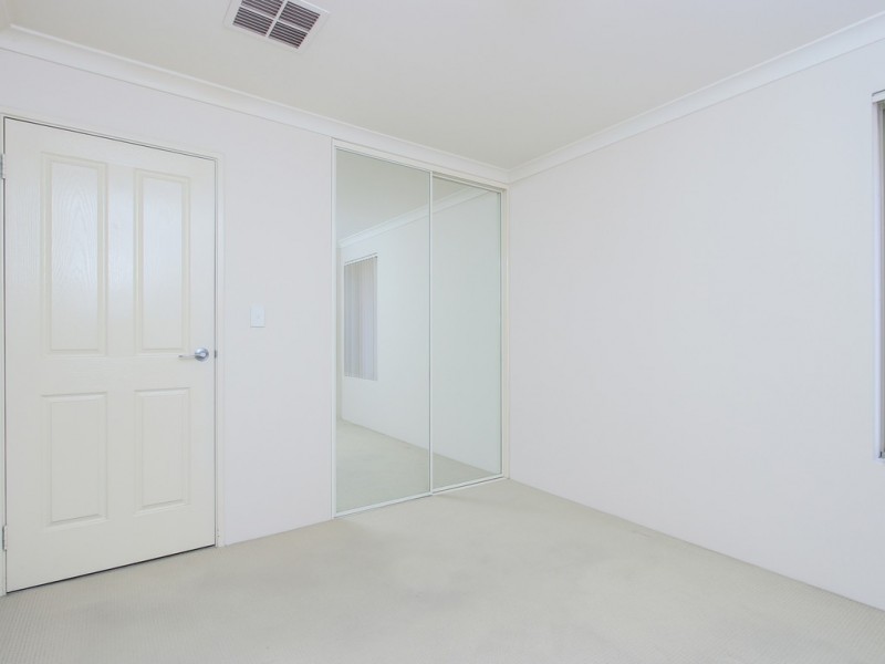 8/14 Renou Street, Queens Park WA 6107