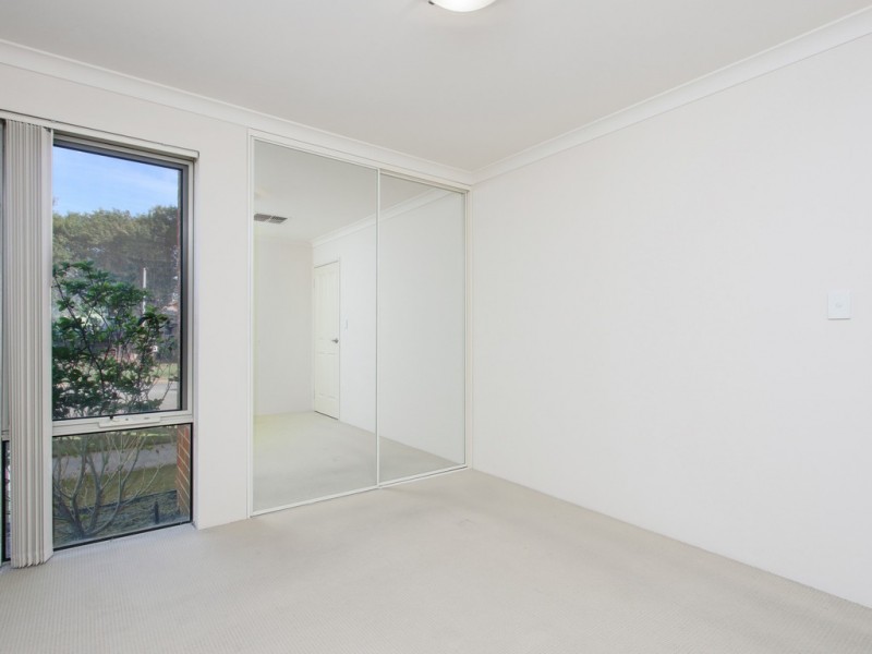 8/14 Renou Street, Queens Park WA 6107