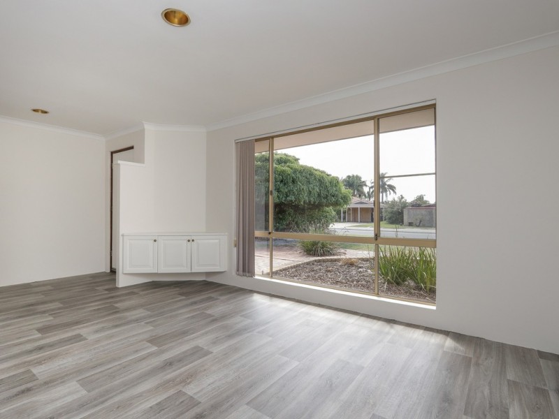 12 Timbercrest Road, Thornlie WA 6108