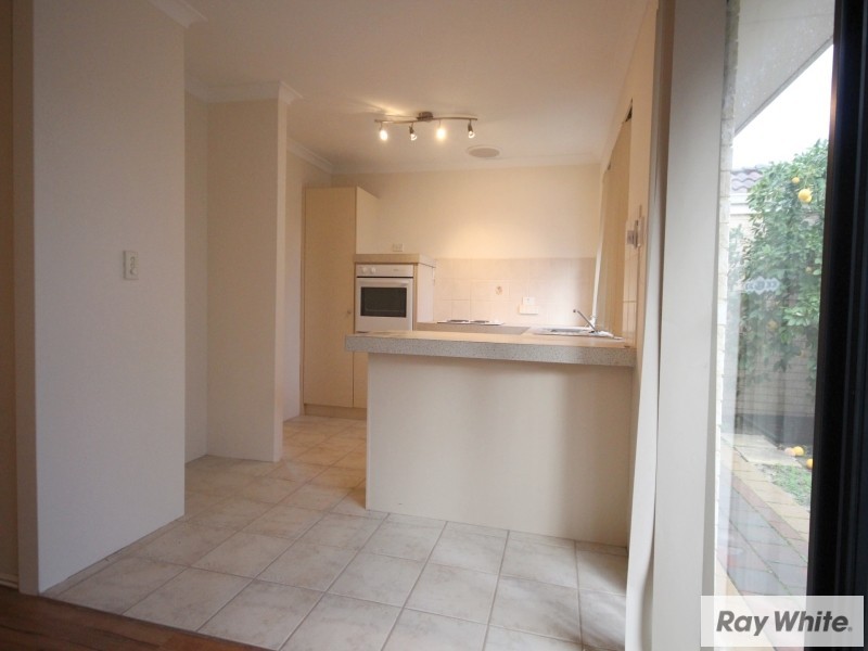 3/11 Norbertine Close, Queens Park WA 6107