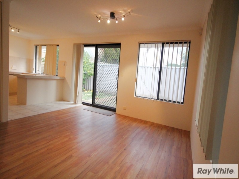 3/11 Norbertine Close, Queens Park WA 6107