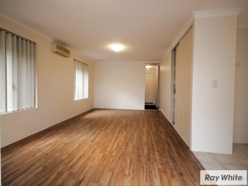 3/11 Norbertine Close, Queens Park WA 6107