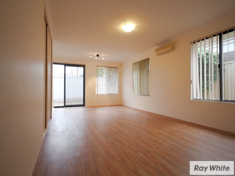 3/11 Norbertine Close, Queens Park WA 6107