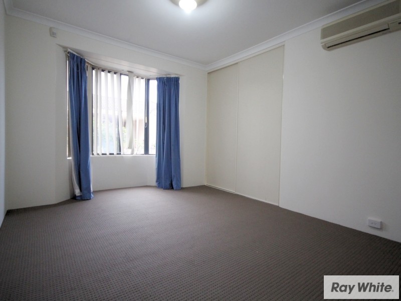 3/11 Norbertine Close, Queens Park WA 6107