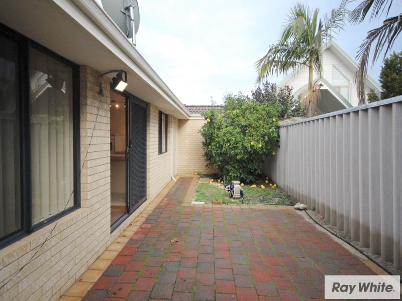 3/11 Norbertine Close, Queens Park WA 6107