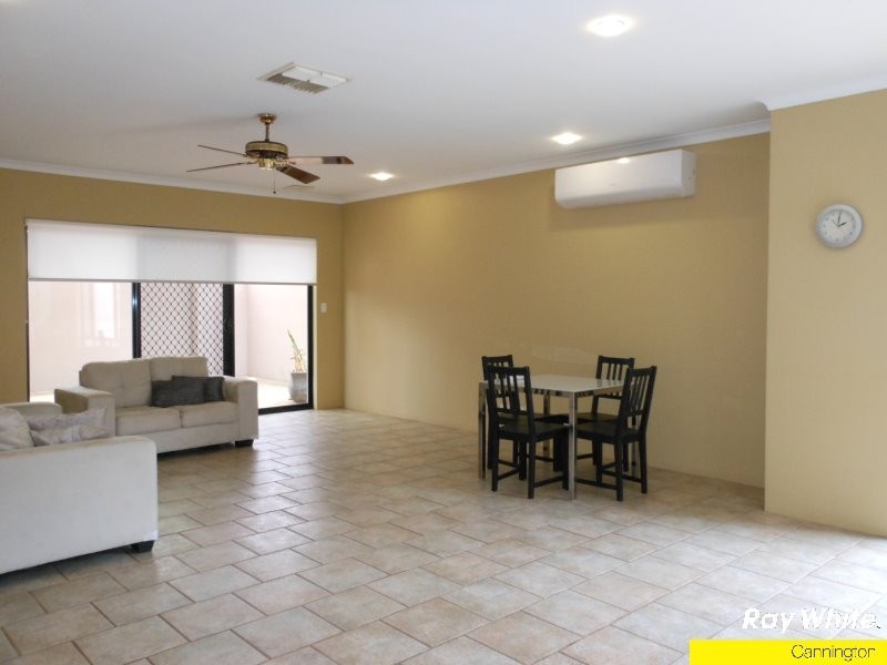 12 Walton Street, Queens Park WA 6107