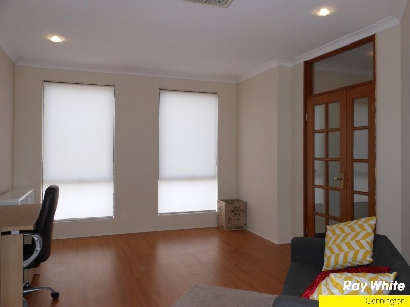 12 Walton Street, Queens Park WA 6107