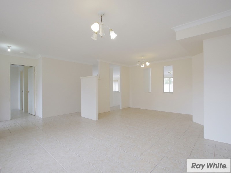 15 Mary McKillop Glen, Queens Park WA 6107