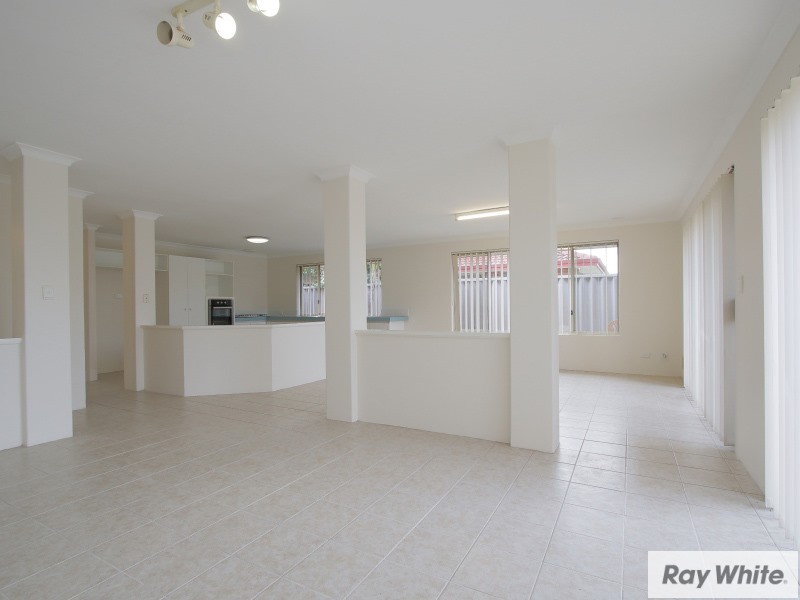 15 Mary McKillop Glen, Queens Park WA 6107