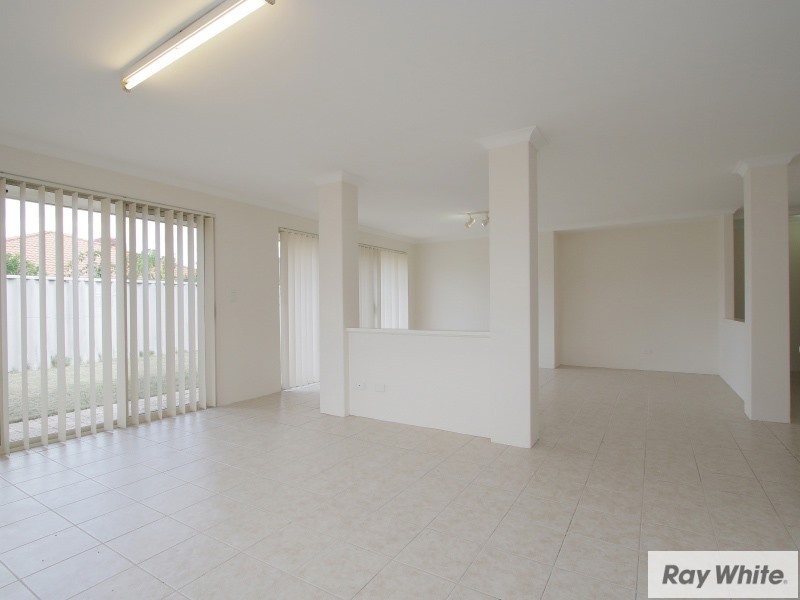 15 Mary McKillop Glen, Queens Park WA 6107