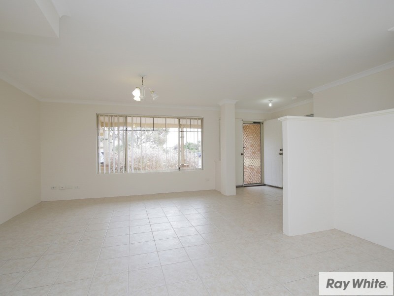 15 Mary McKillop Glen, Queens Park WA 6107