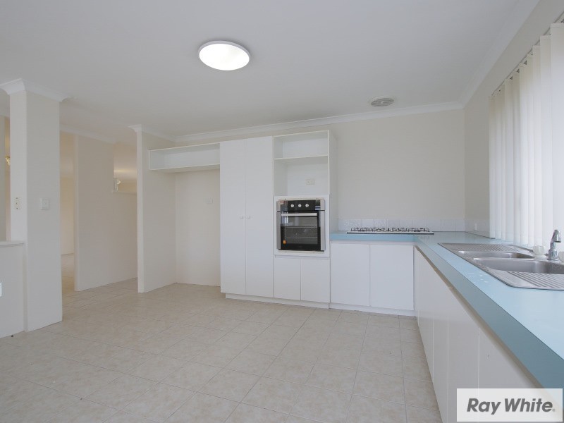 15 Mary McKillop Glen, Queens Park WA 6107