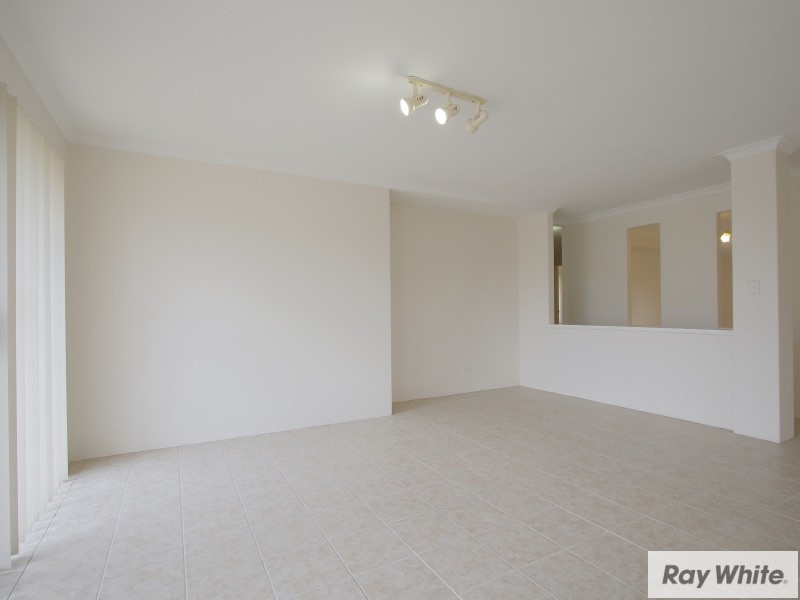 15 Mary McKillop Glen, Queens Park WA 6107