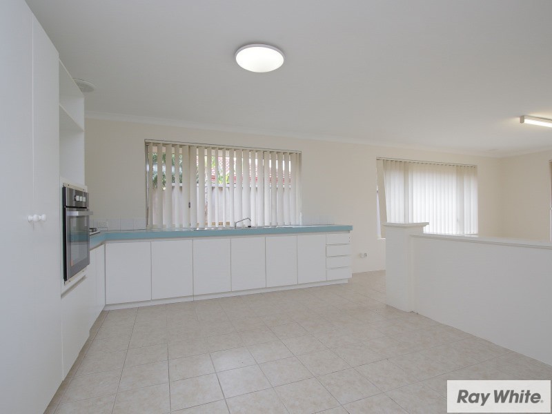 15 Mary McKillop Glen, Queens Park WA 6107