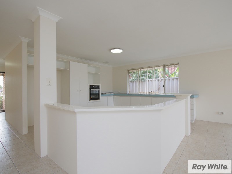 15 Mary McKillop Glen, Queens Park WA 6107