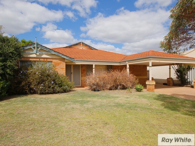 15 Mary McKillop Glen, Queens Park WA 6107