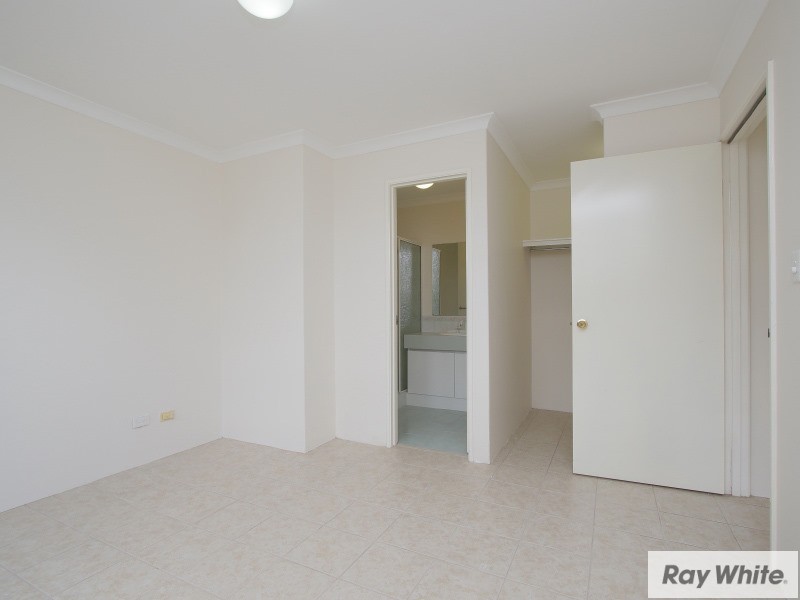 15 Mary McKillop Glen, Queens Park WA 6107
