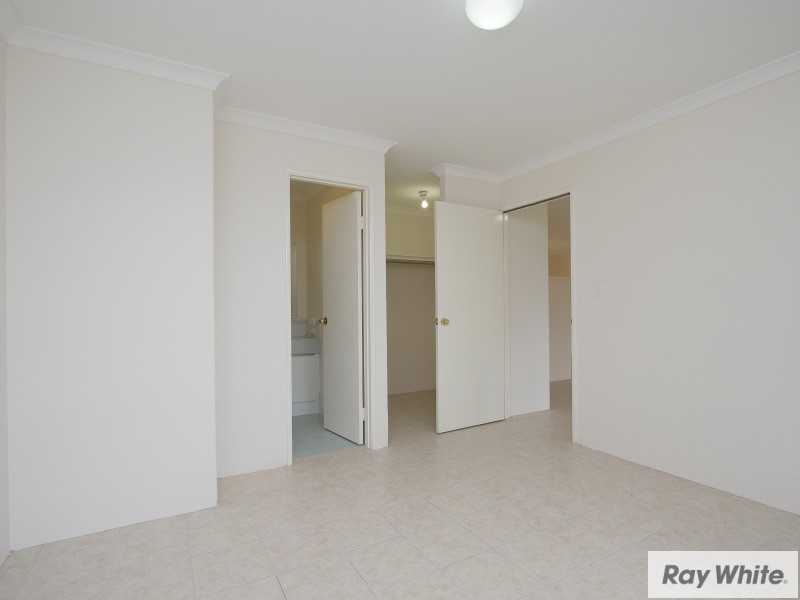 15 Mary McKillop Glen, Queens Park WA 6107