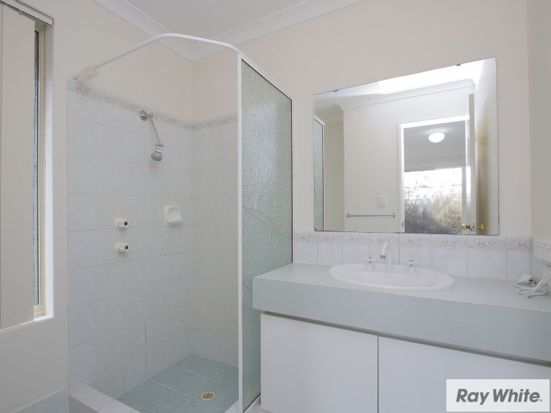 15 Mary McKillop Glen, Queens Park WA 6107