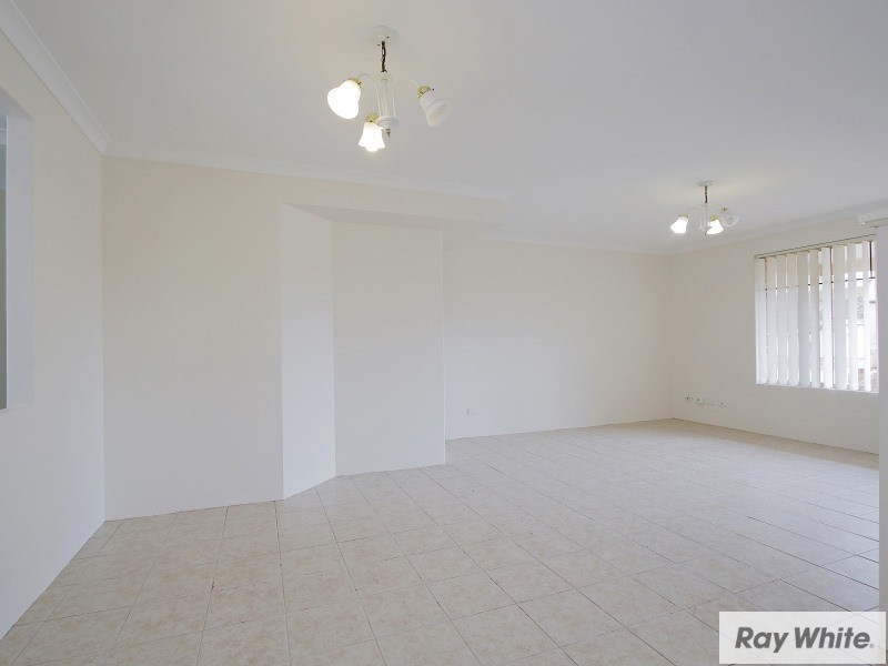 15 Mary McKillop Glen, Queens Park WA 6107