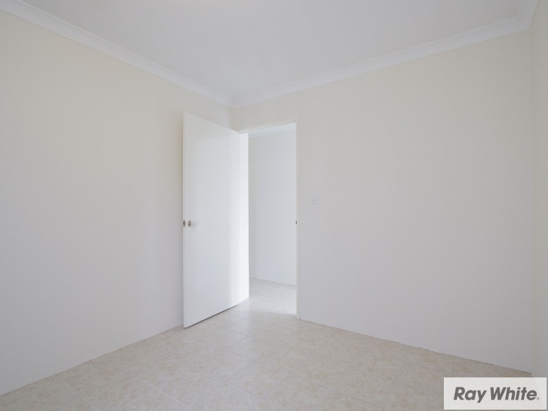 15 Mary McKillop Glen, Queens Park WA 6107