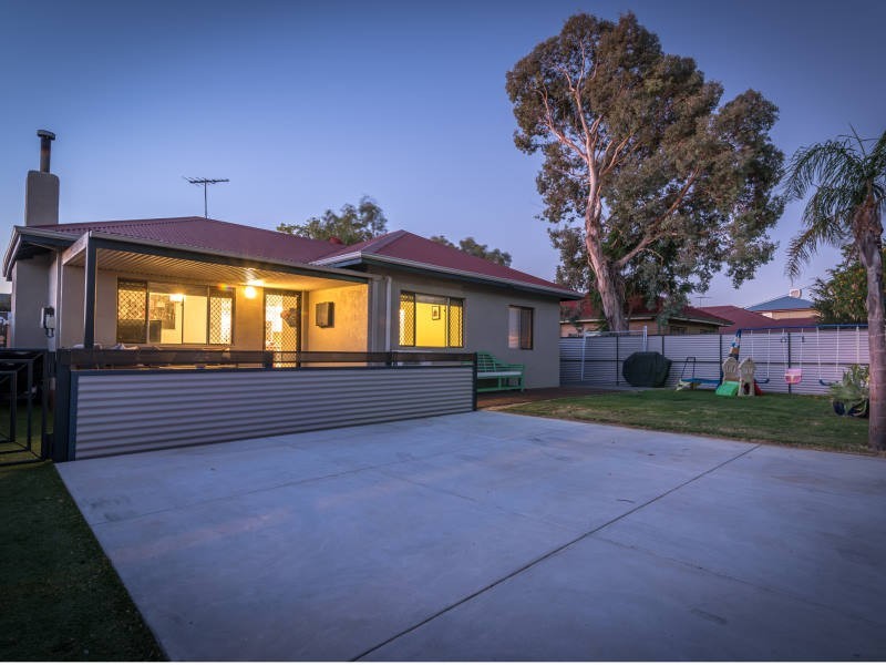 65 Jubilee Street, Beckenham WA 6107