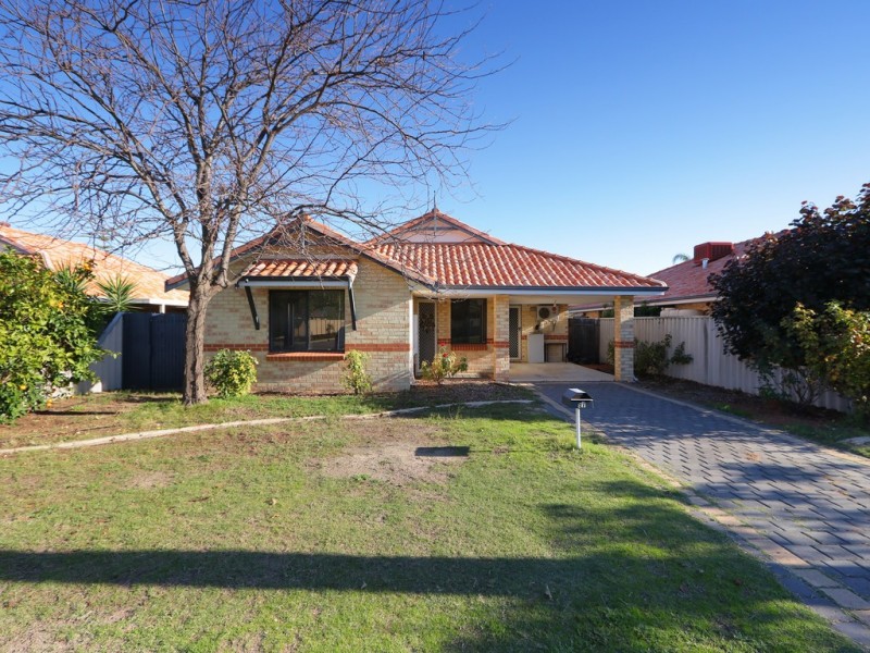 57 Centre Street, Queens Park WA 6107