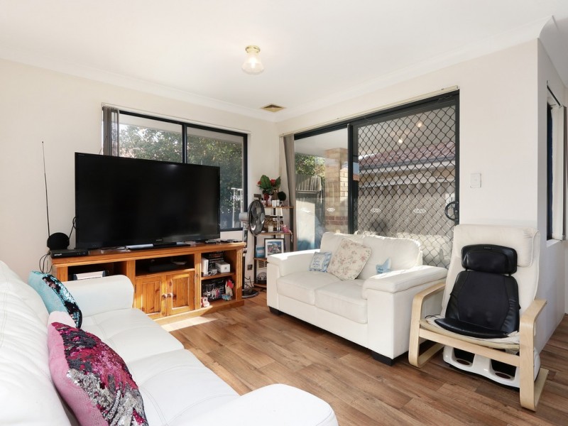 57 Centre Street, Queens Park WA 6107