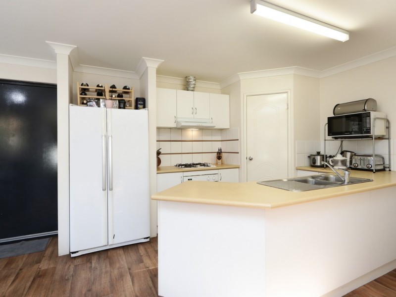 57 Centre Street, Queens Park WA 6107