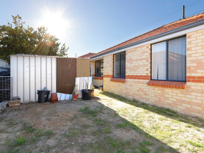 57 Centre Street, Queens Park WA 6107