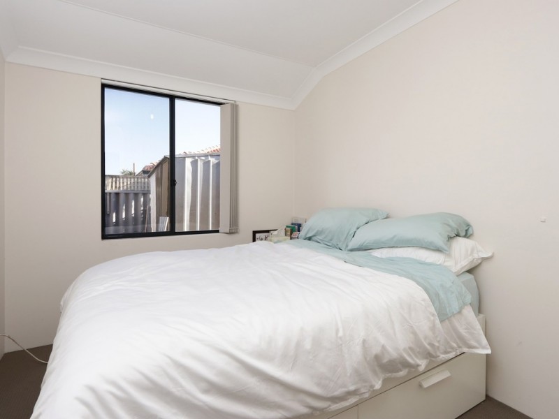 57 Centre Street, Queens Park WA 6107