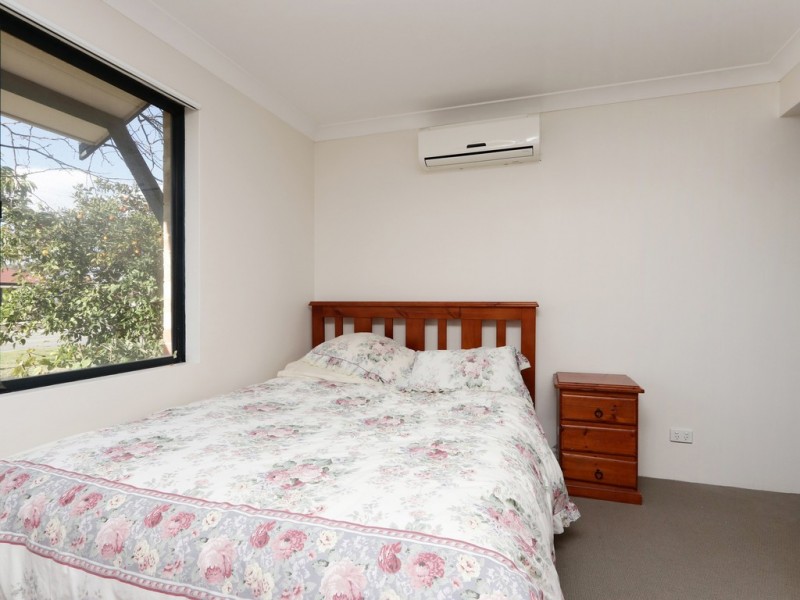 57 Centre Street, Queens Park WA 6107