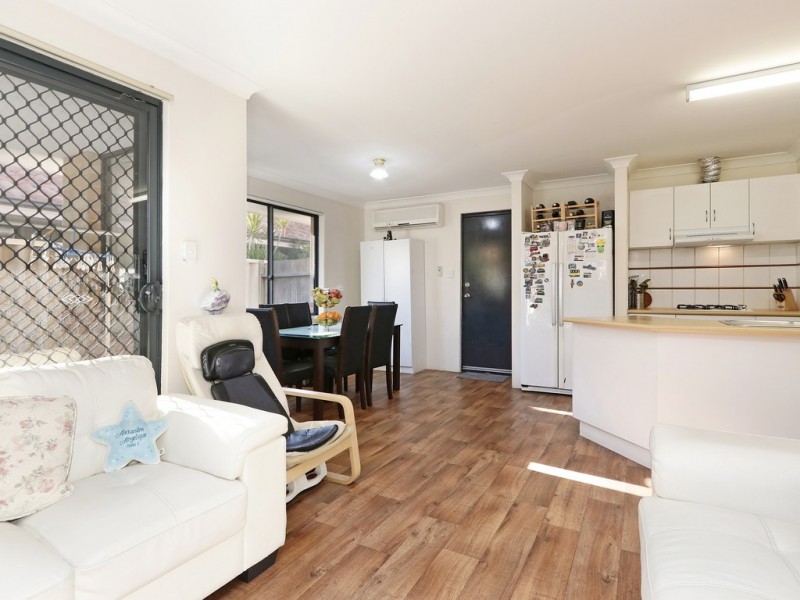 57 Centre Street, Queens Park WA 6107