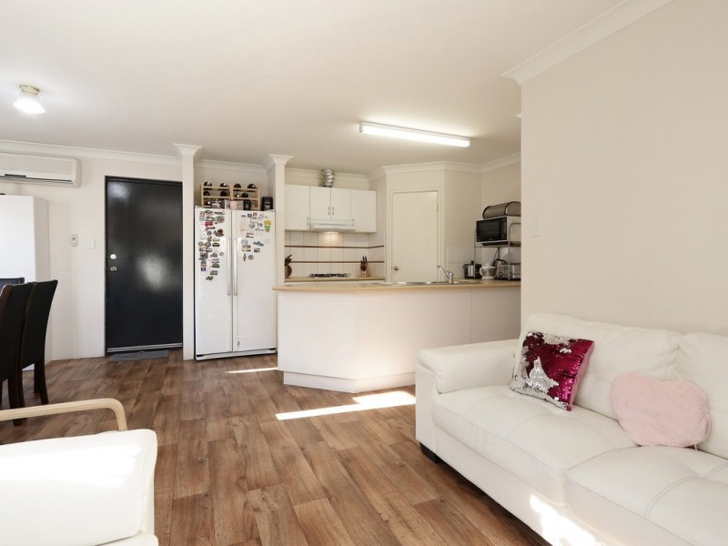 57 Centre Street, Queens Park WA 6107