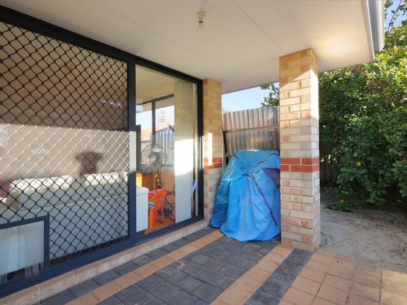 57 Centre Street, Queens Park WA 6107