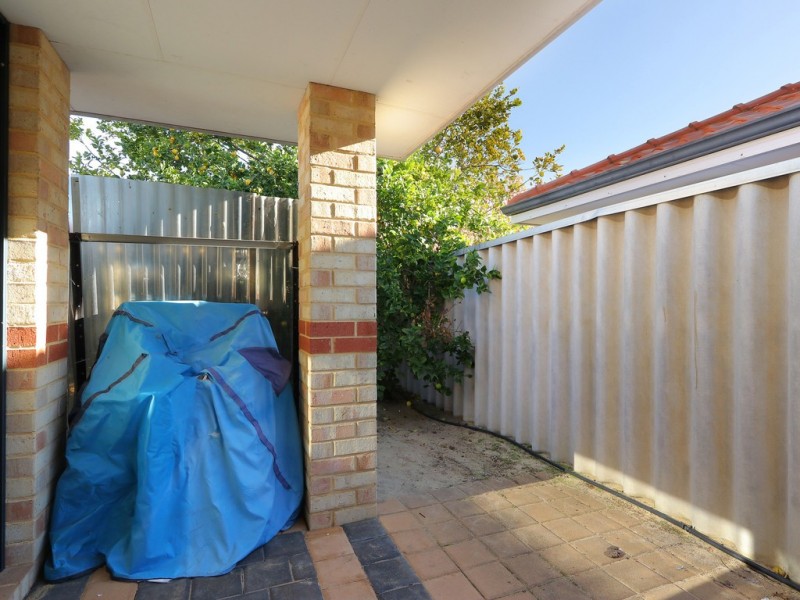 57 Centre Street, Queens Park WA 6107