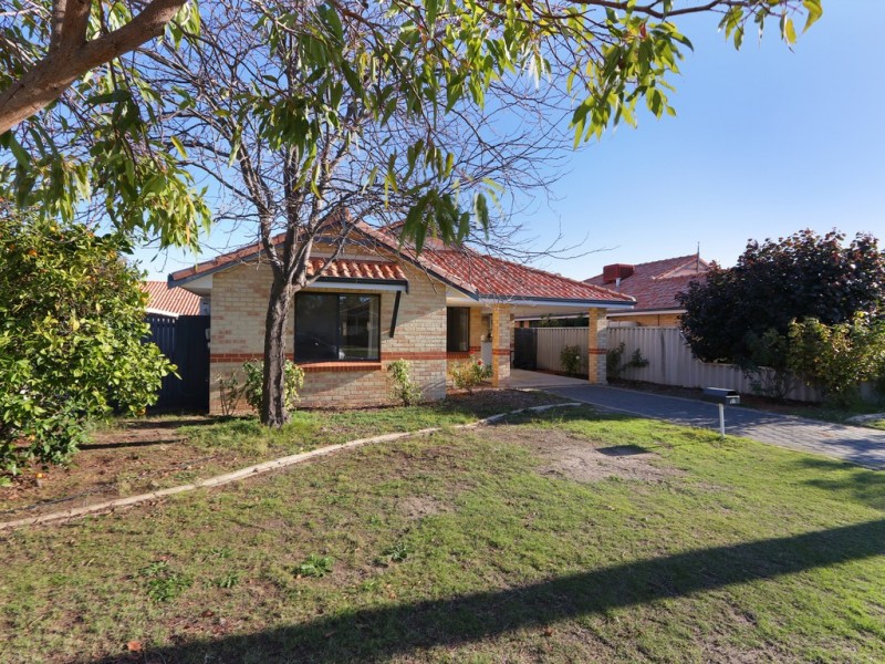 57 Centre Street, Queens Park WA 6107