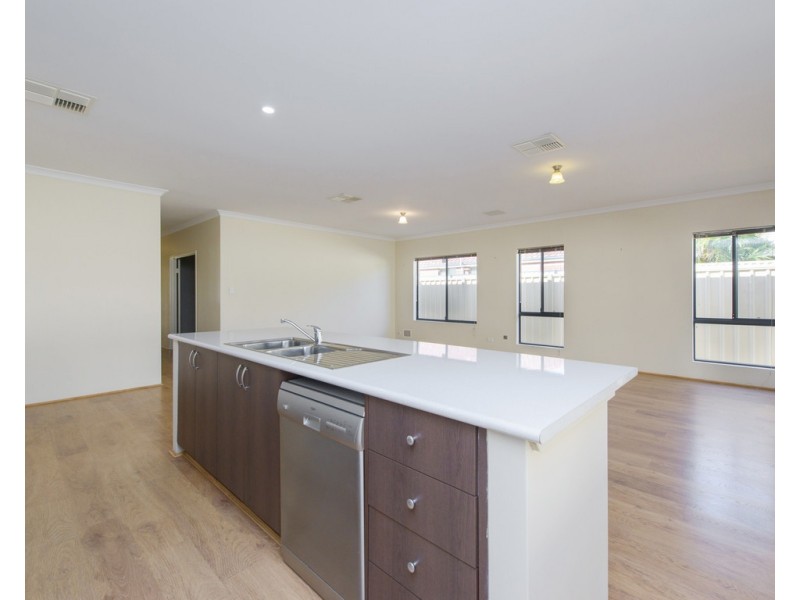 39 Fitzroy Street, Queens Park WA 6107