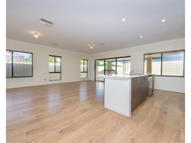 39 Fitzroy Street, Queens Park WA 6107