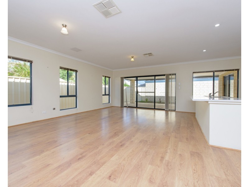 39 Fitzroy Street, Queens Park WA 6107
