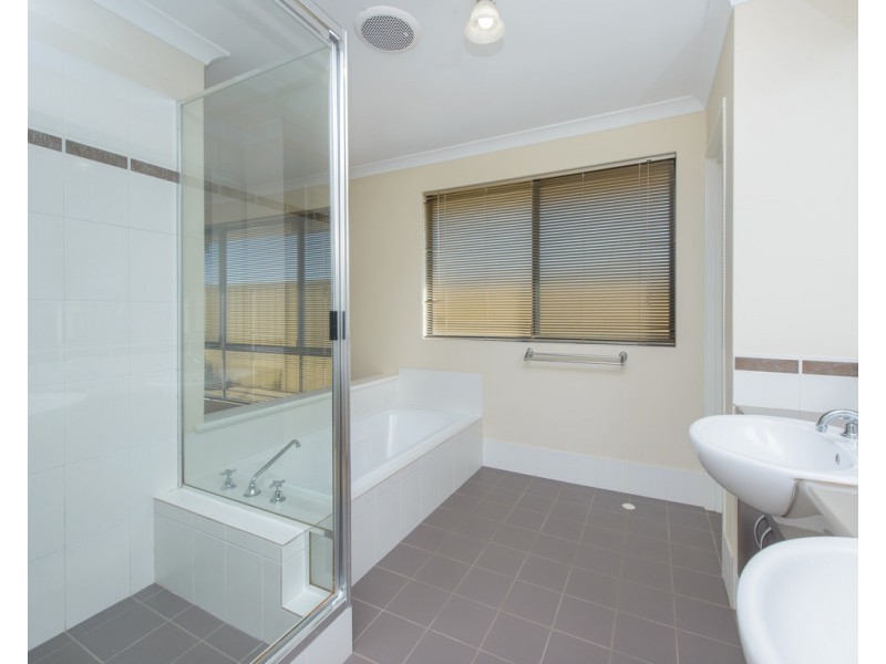 39 Fitzroy Street, Queens Park WA 6107