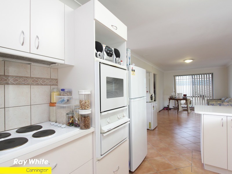 9 Ningaloo Way, Thornlie WA 6108