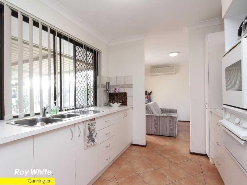 9 Ningaloo Way, Thornlie WA 6108